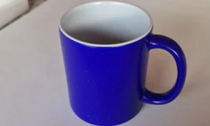 taza magica violeta personalizada con glitter 3